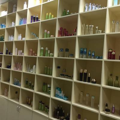 護(hù)膚品與化妝水的種類(lèi)與功能 從潔面到面霜的日常保養(yǎng)指南